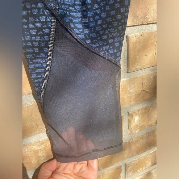 Lululemon Deep Breath Cropped Leggings, Size 4 - Picture 11 of 13